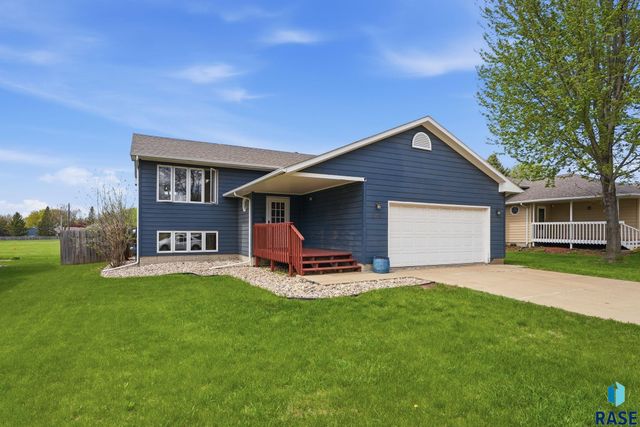 2705 S Chapelwood Ave Avenue, Sioux Falls, SD 57110