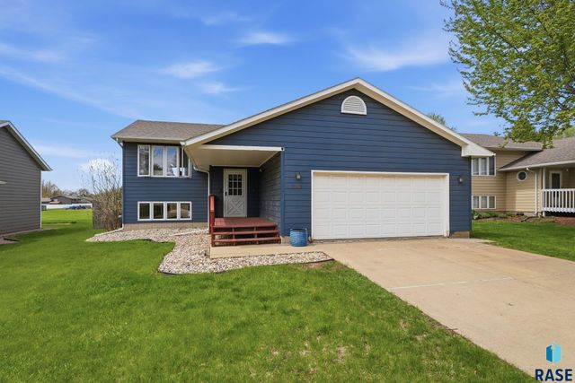 2705 S Chapelwood Ave Avenue, Sioux Falls, SD 57110