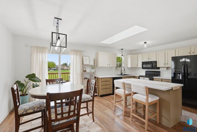 2705 S Chapelwood Ave Avenue, Sioux Falls, SD 57110