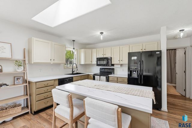 2705 S Chapelwood Ave Avenue, Sioux Falls, SD 57110