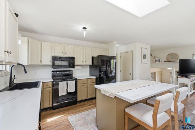 2705 S Chapelwood Ave Avenue, Sioux Falls, SD 57110