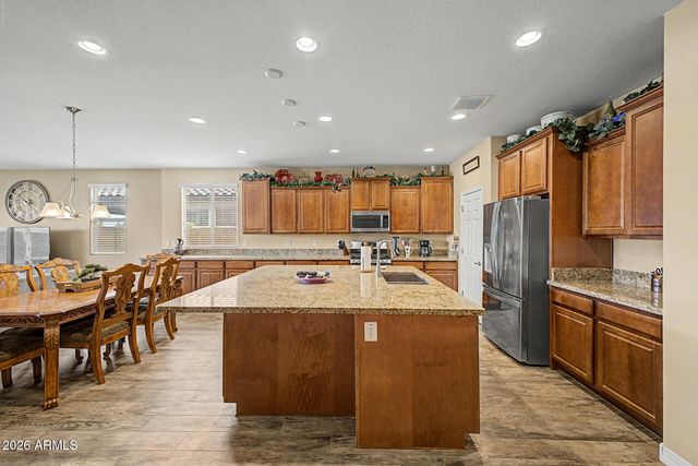 10043 W LOS GATOS Drive, Peoria, AZ 85383