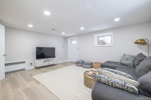 105 Reeve Road, Rockville Centre, NY 10013