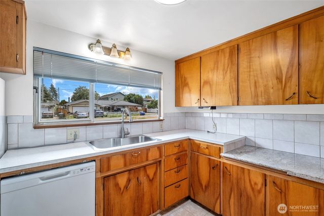 26845 15th Avenue S, Des Moines, WA 98198