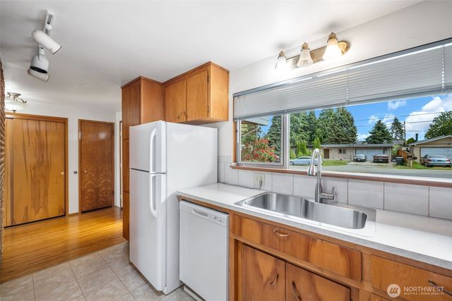 26845 15th Avenue S, Des Moines, WA 98198