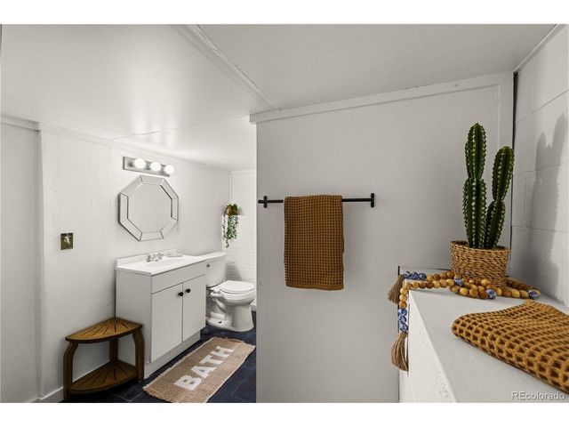 1669 Dallas St, Aurora, CO 80010