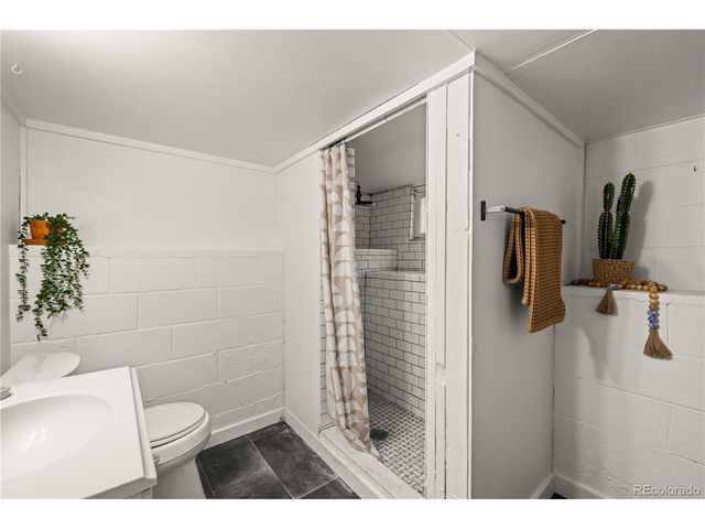 1669 Dallas St, Aurora, CO 80010