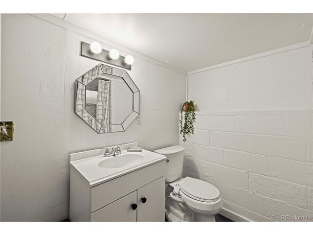 1669 Dallas St, Aurora, CO 80010