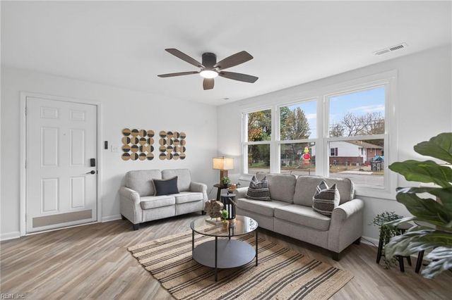 3005 Scotia DR, Chesapeake, VA 23325