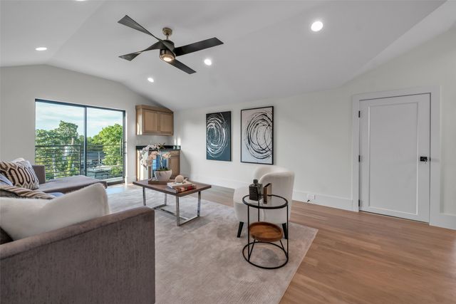 419 W Colorado Boulevard, Dallas, TX 75208