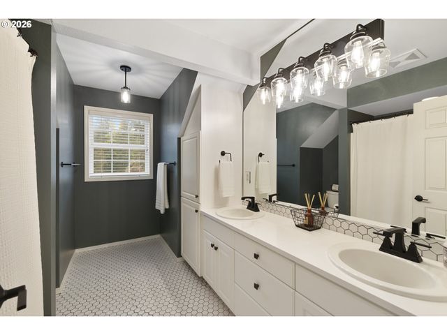 7701 Ne 211TH Ave, Vancouver, WA 98682