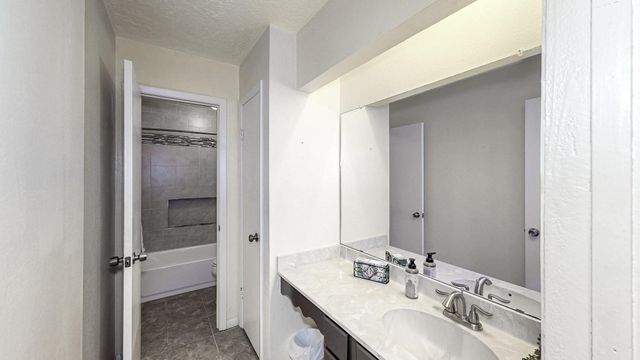 13918 Grosvenor Street, Houston, TX 77034