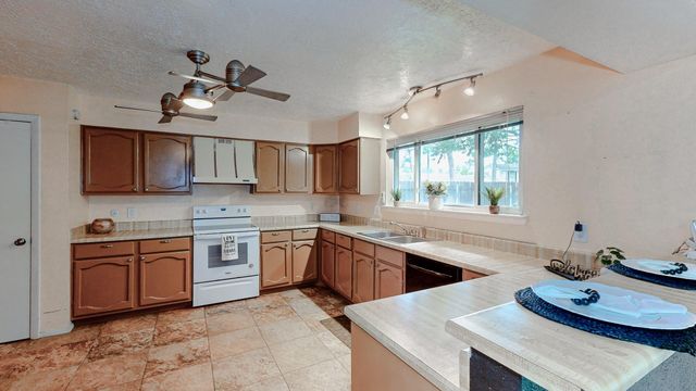 13918 Grosvenor Street, Houston, TX 77034
