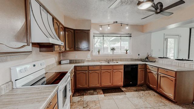 13918 Grosvenor Street, Houston, TX 77034