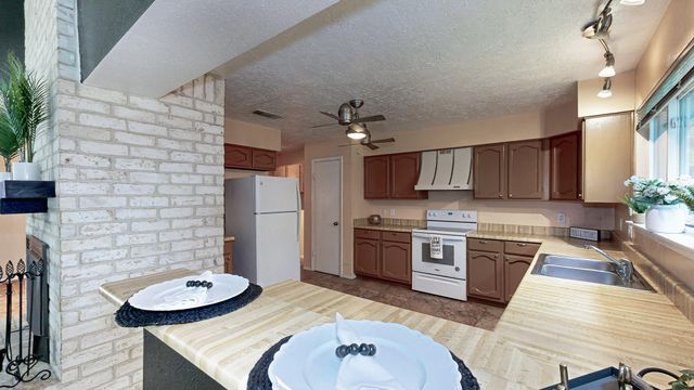 13918 Grosvenor Street, Houston, TX 77034