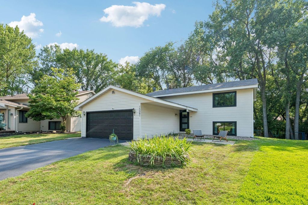 15081 Summerhill Drive, Eden Prairie, MN 55346 — photo 2