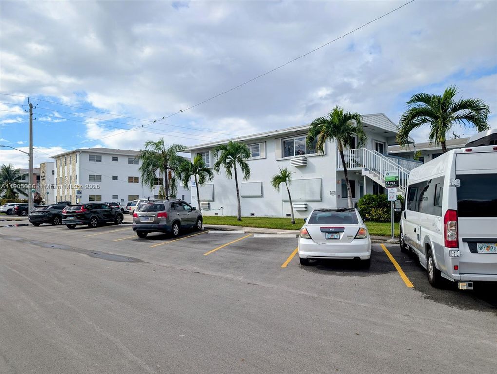 801 Atlantic Shores Blvd 107, Hallandale Beach, FL 33009