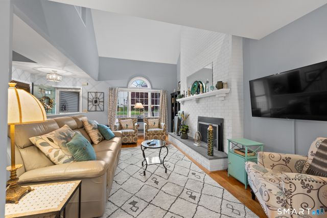 63 Woodbury Hill 63, Woodbury, CT 06798