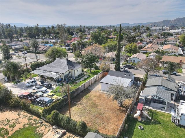 4472 Forest St., Riverside, CA 92507