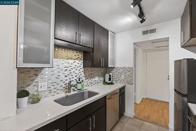 490 N Civic Dr 314, Walnut Creek, CA 94596