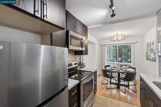 490 N Civic Dr 314, Walnut Creek, CA 94596