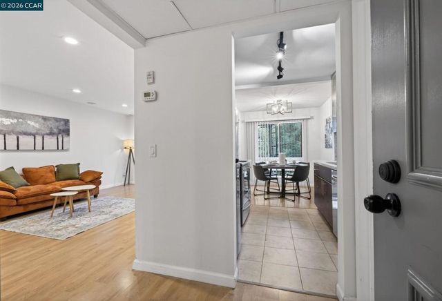 490 N Civic Dr 314, Walnut Creek, CA 94596