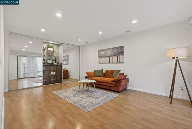 490 N Civic Dr 314, Walnut Creek, CA 94596