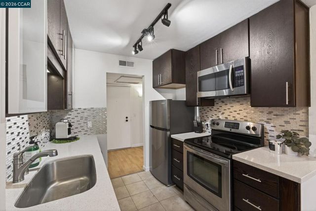 490 N Civic Dr 314, Walnut Creek, CA 94596