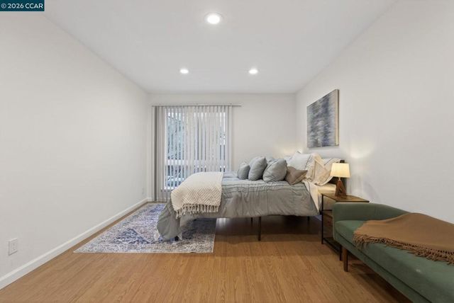 490 N Civic Dr 314, Walnut Creek, CA 94596