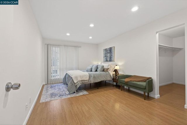 490 N Civic Dr 314, Walnut Creek, CA 94596