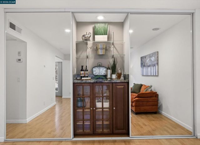 490 N Civic Dr 314, Walnut Creek, CA 94596