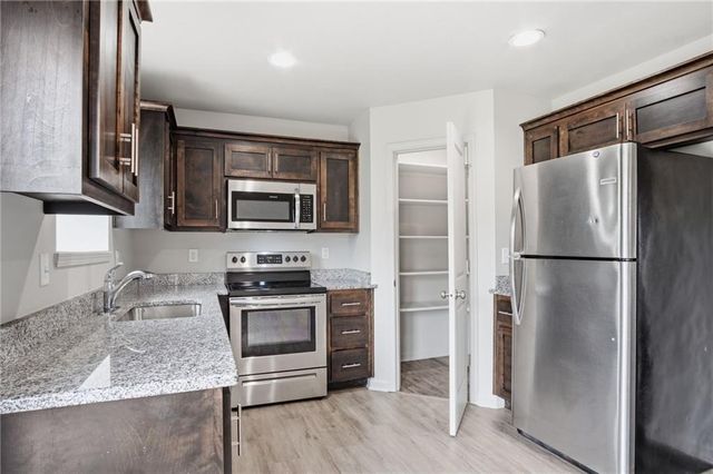 21808 Southcreek Road, Peculiar, MO 64078