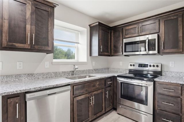 21808 Southcreek Road, Peculiar, MO 64078