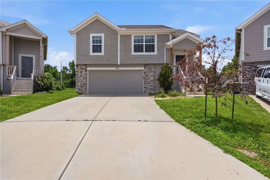 21808 Southcreek Road, Peculiar, MO 64078