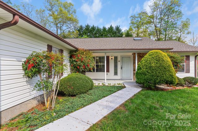 15 Cove Xing Road, Franklin, NC 28734
