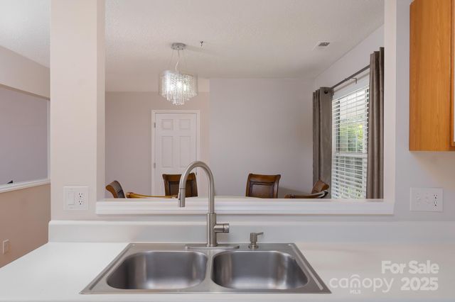 15 Cove Xing Road, Franklin, NC 28734