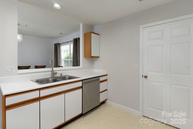 15 Cove Xing Road, Franklin, NC 28734