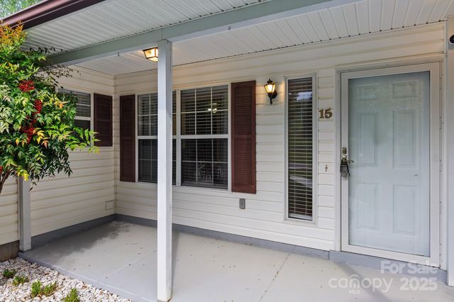 15 Cove Xing Road, Franklin, NC 28734