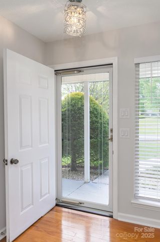 15 Cove Xing Road, Franklin, NC 28734