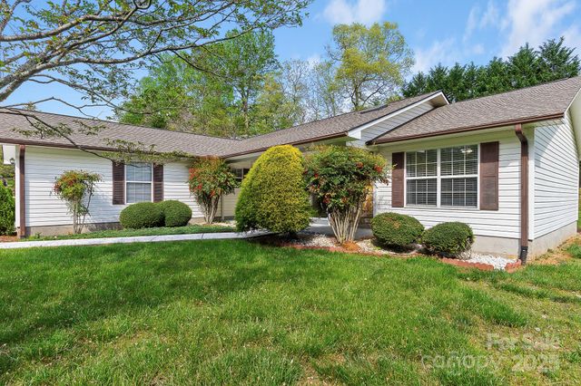 15 Cove Xing Road, Franklin, NC 28734