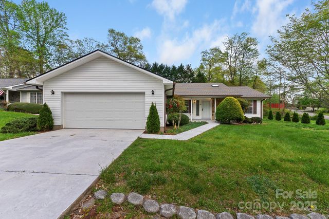 15 Cove Xing Road, Franklin, NC 28734