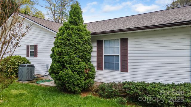15 Cove Xing Road, Franklin, NC 28734