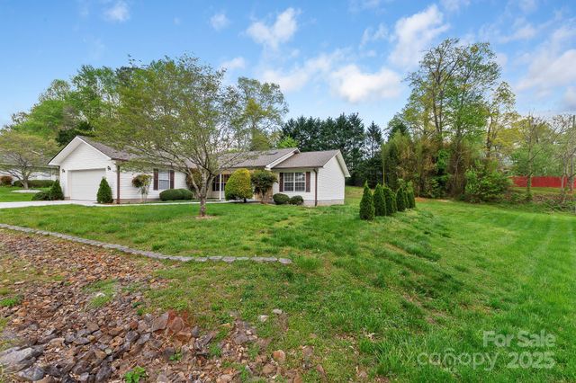 15 Cove Xing Road, Franklin, NC 28734