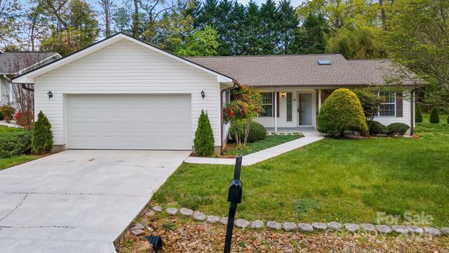 15 Cove Xing Road, Franklin, NC 28734