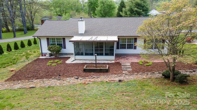 15 Cove Xing Road, Franklin, NC 28734