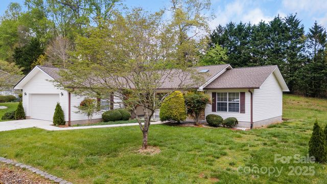 15 Cove Xing Road, Franklin, NC 28734