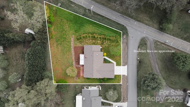 15 Cove Xing Road, Franklin, NC 28734
