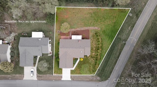 15 Cove Xing Road, Franklin, NC 28734