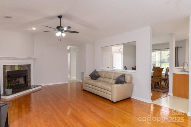 15 Cove Xing Road, Franklin, NC 28734