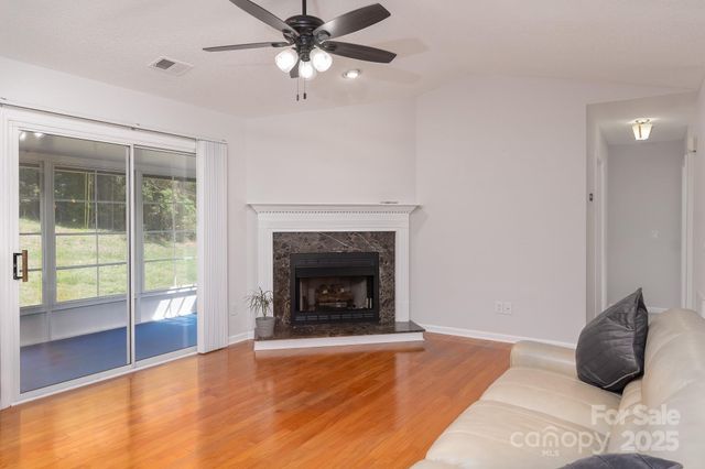 15 Cove Xing Road, Franklin, NC 28734